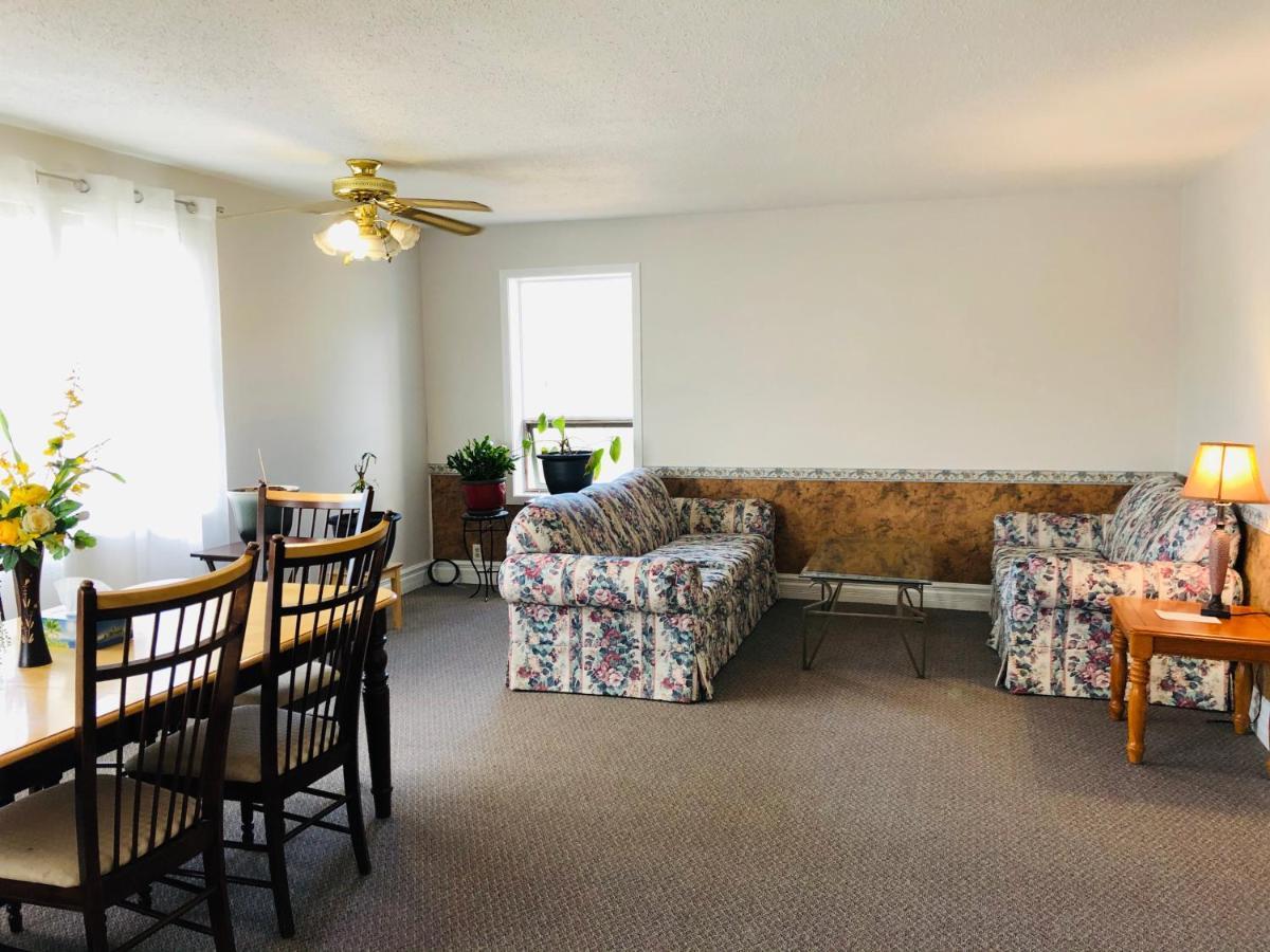 Downtown Whitehorse 2 Bedroom House מראה חיצוני תמונה