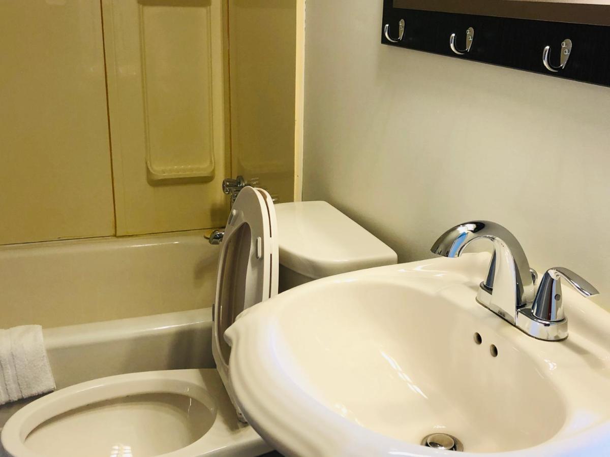 Downtown Whitehorse 2 Bedroom House מראה חיצוני תמונה